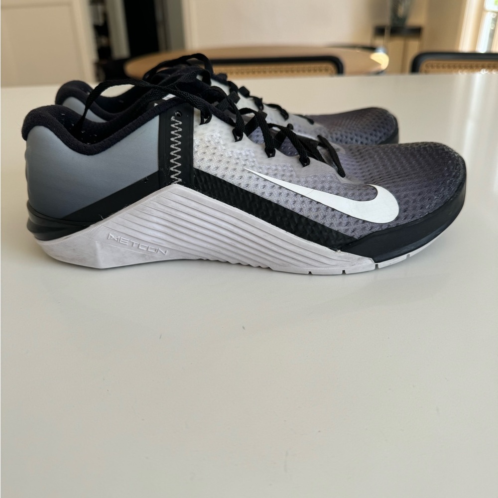Nike Metcon 6 Women’s Size 9.5, Black/White